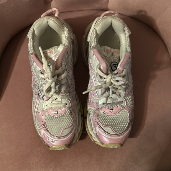 COPY - Size 9 balenciaga Low-Top Runner Sneakers - Picture 3 of 3